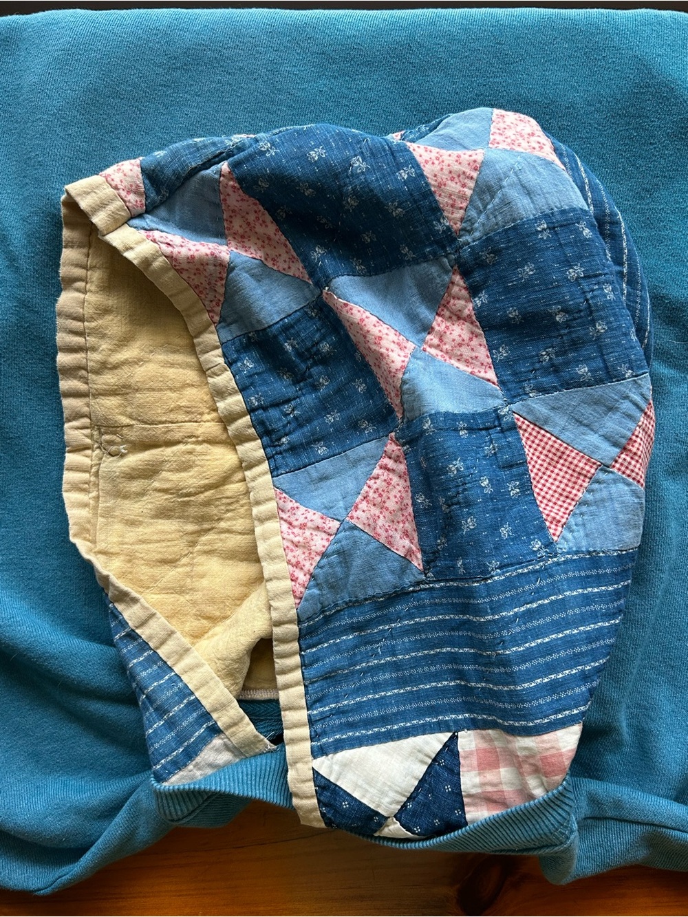 UP-cycled vintage quilt hoodie - Picture 4 of 7
